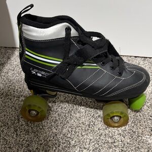 Black and Green Women's Quad Roller Skate - Sporty High-Top